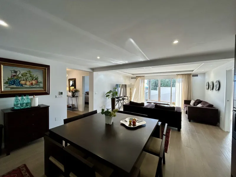 Discover this stunning luxury villa located in the exclusive Torreblanca area of ​​Fuengirola.