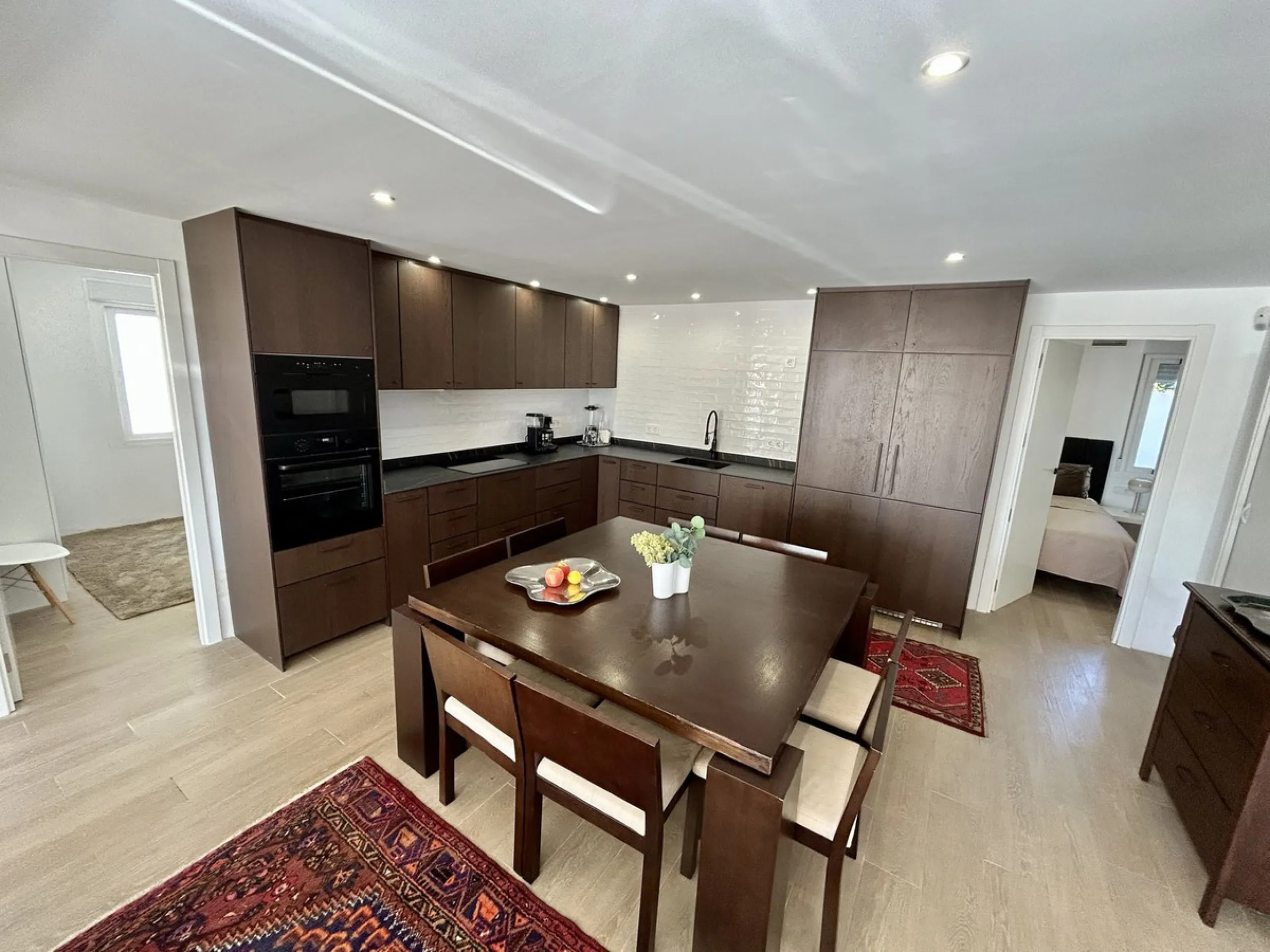 Discover this stunning luxury villa located in the exclusive Torreblanca area of ​​Fuengirola.