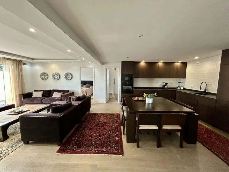 Discover this stunning luxury villa located in the exclusive Torreblanca area of ​​Fuengirola.