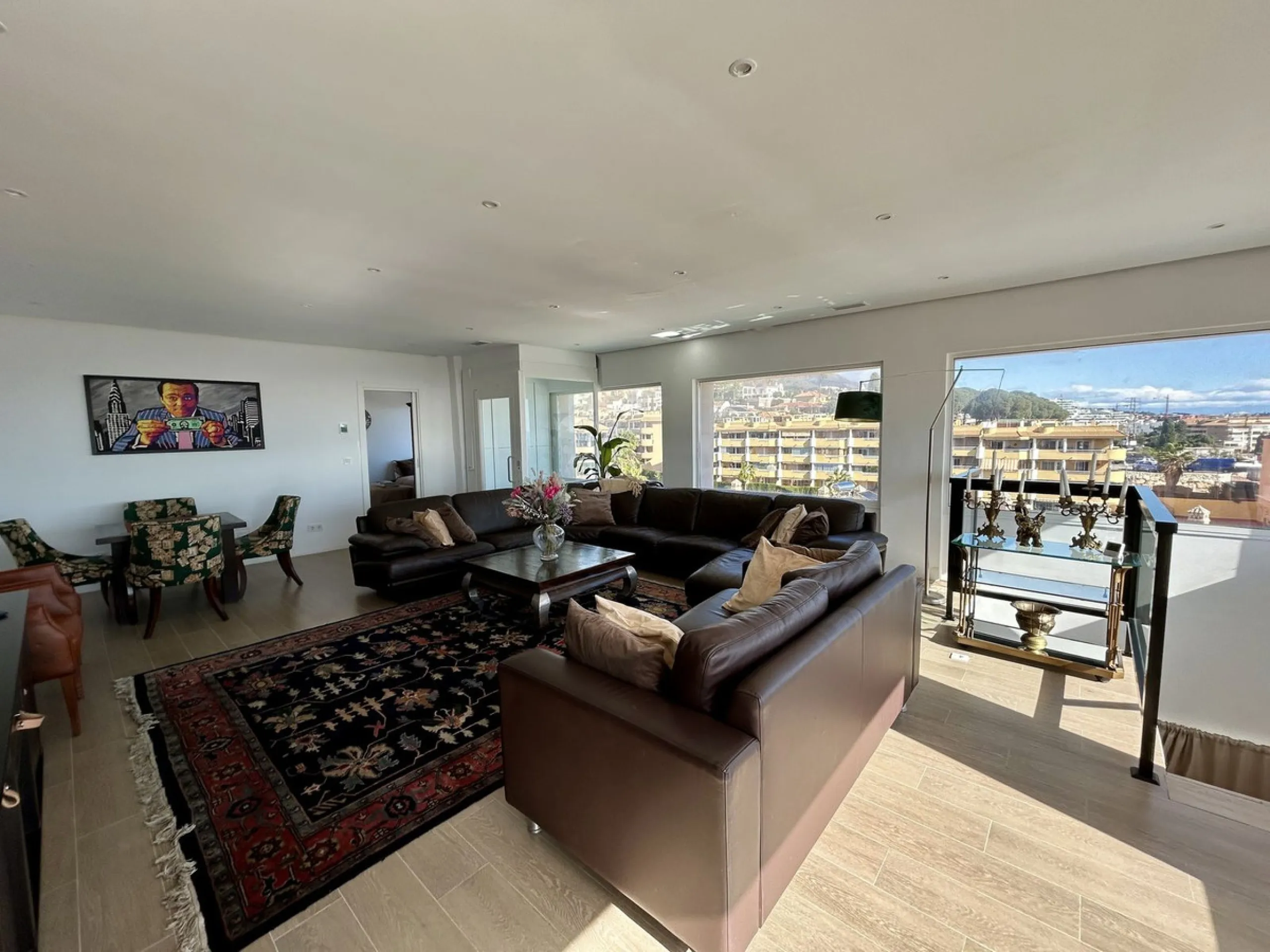 Discover this stunning luxury villa located in the exclusive Torreblanca area of ​​Fuengirola.