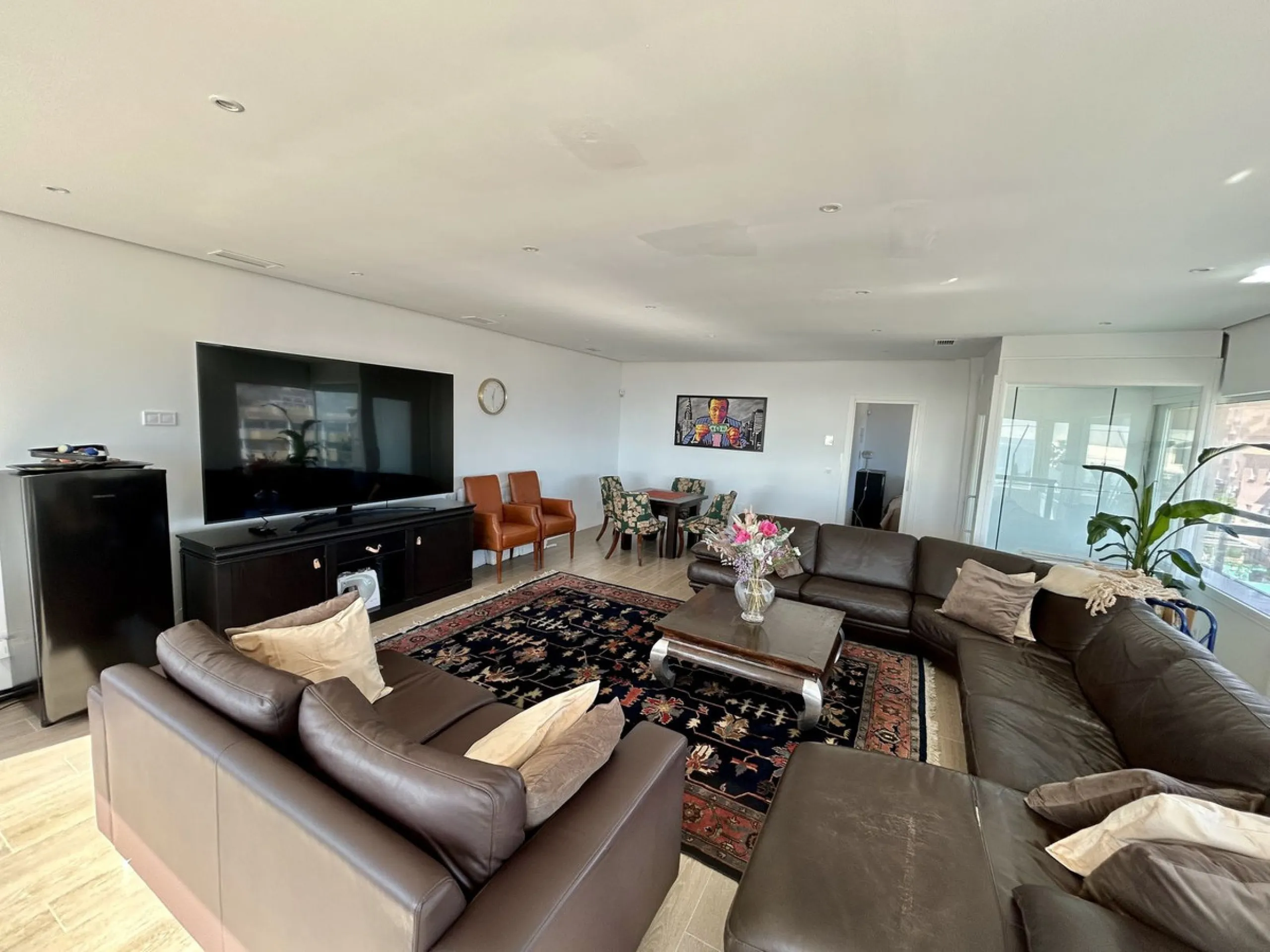 Discover this stunning luxury villa located in the exclusive Torreblanca area of ​​Fuengirola.
