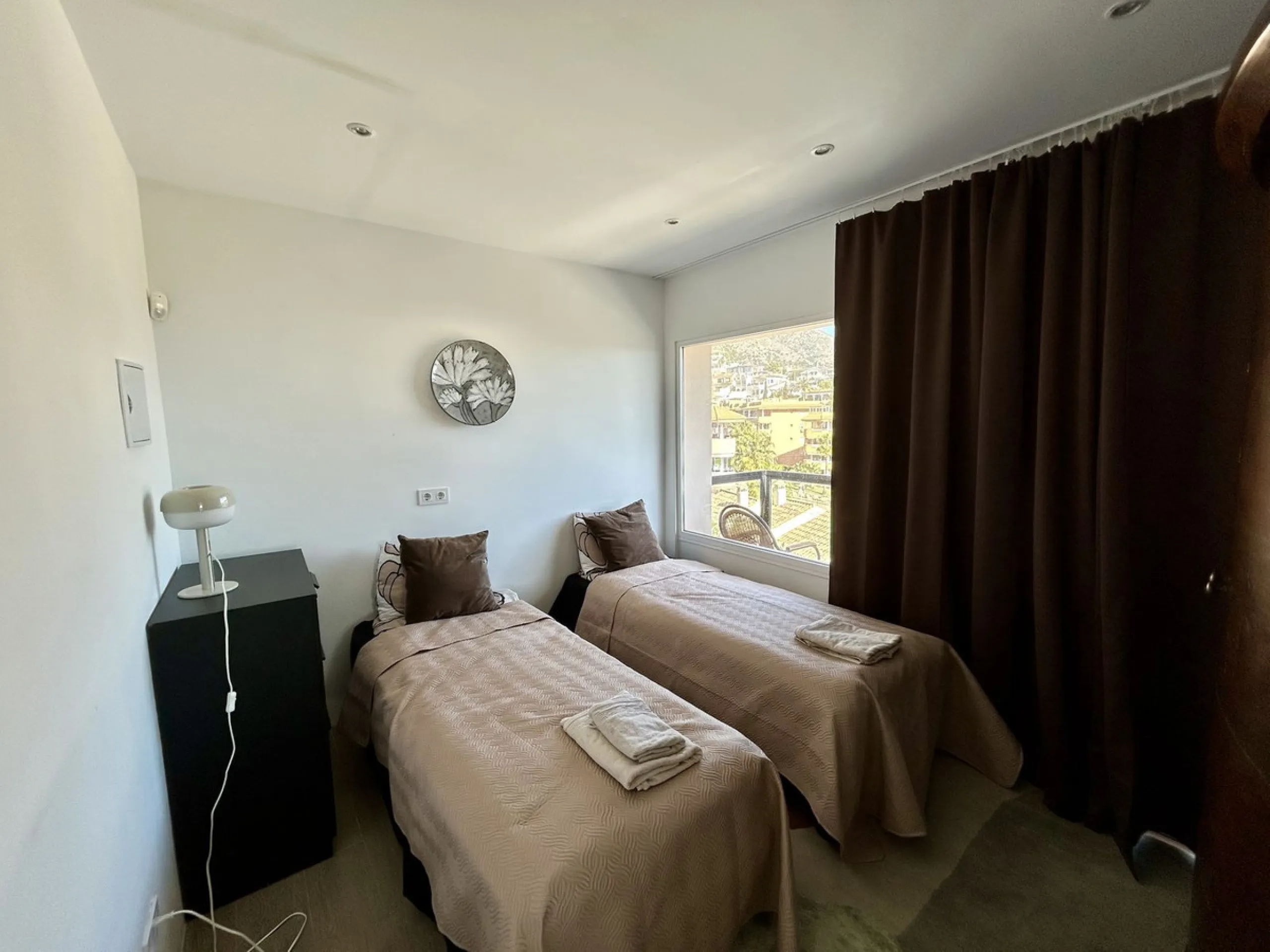 Discover this stunning luxury villa located in the exclusive Torreblanca area of ​​Fuengirola.