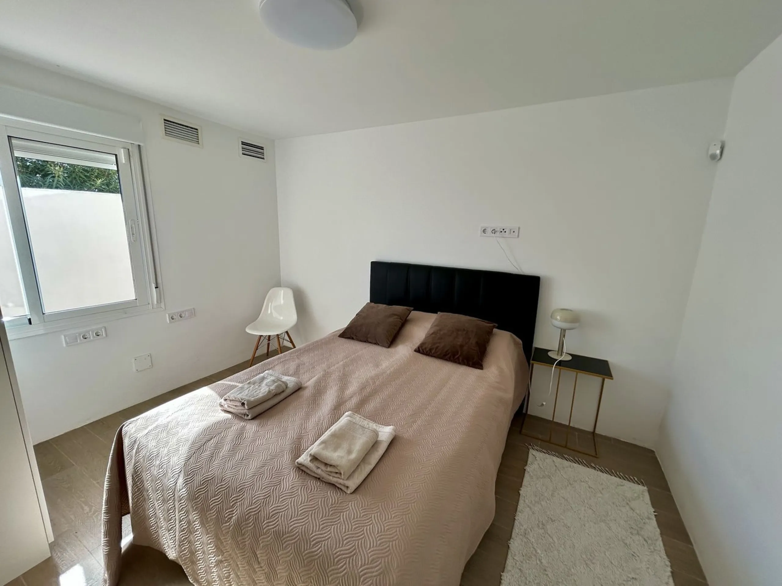 Discover this stunning luxury villa located in the exclusive Torreblanca area of ​​Fuengirola.