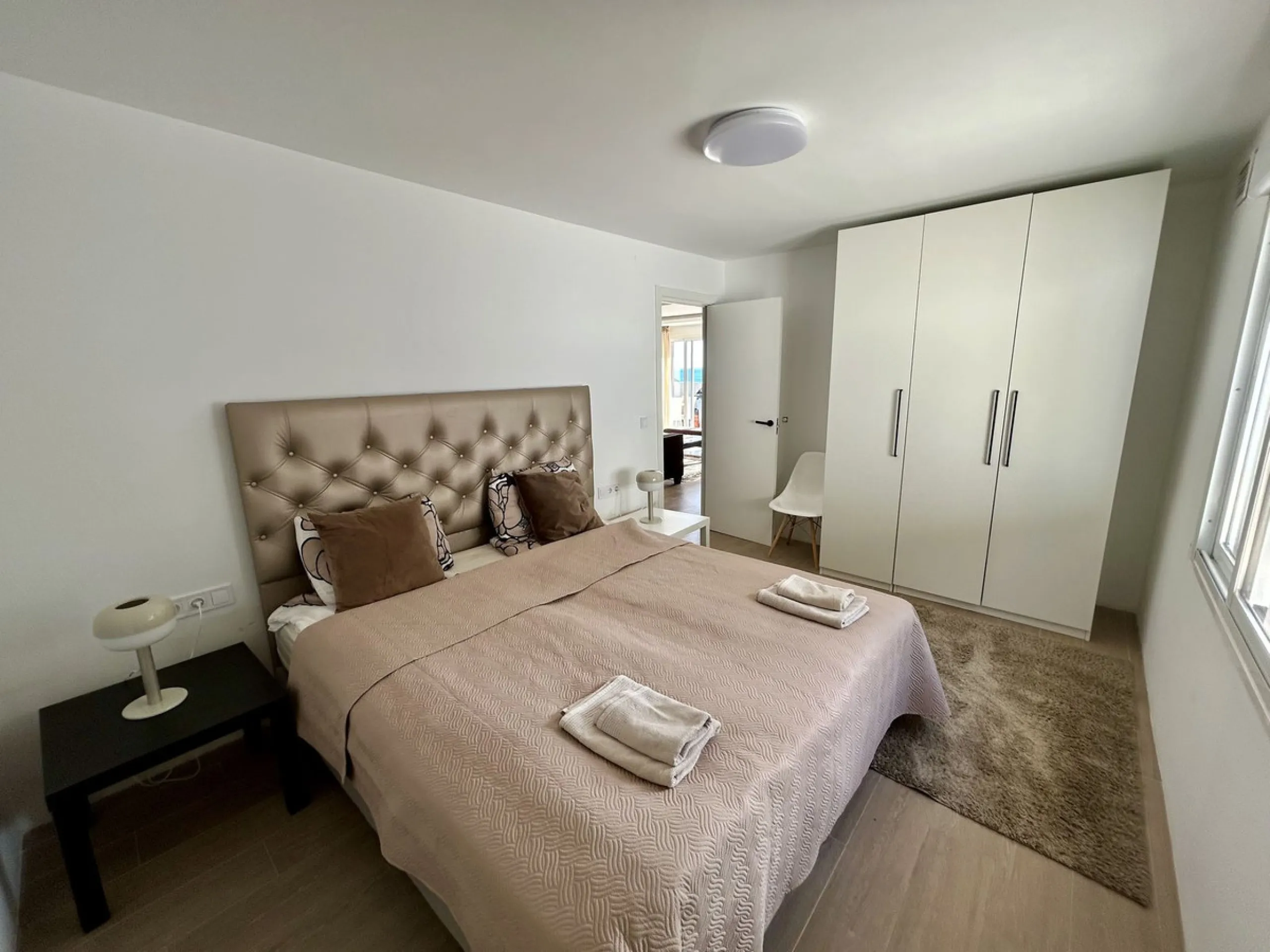 Discover this stunning luxury villa located in the exclusive Torreblanca area of ​​Fuengirola.