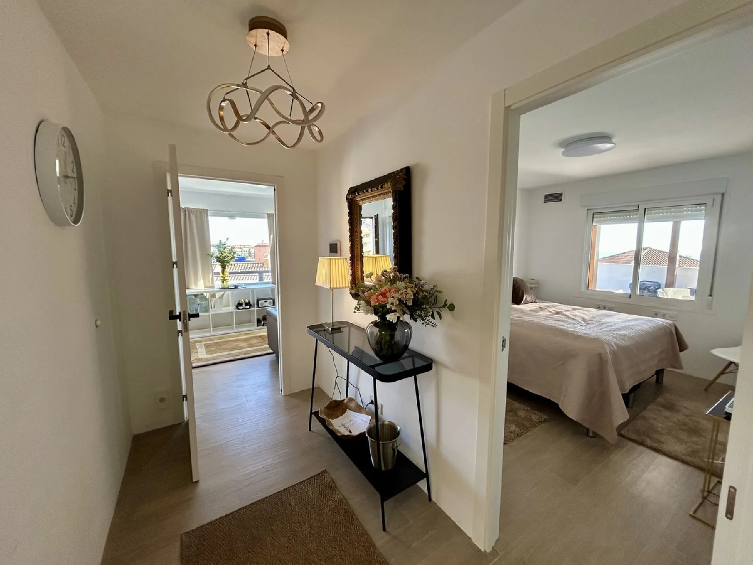 Discover this stunning luxury villa located in the exclusive Torreblanca area of ​​Fuengirola.