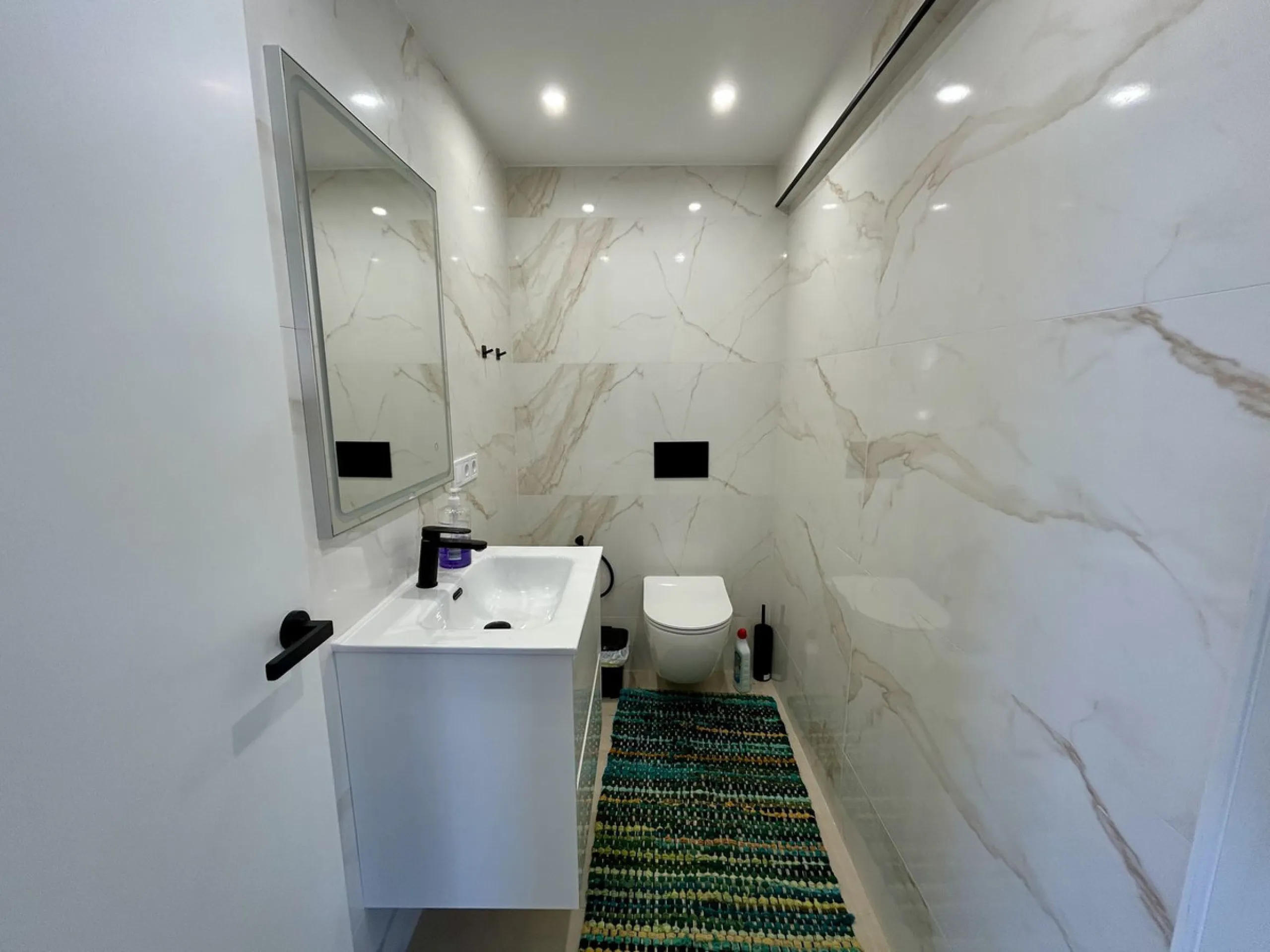 Discover this stunning luxury villa located in the exclusive Torreblanca area of ​​Fuengirola.