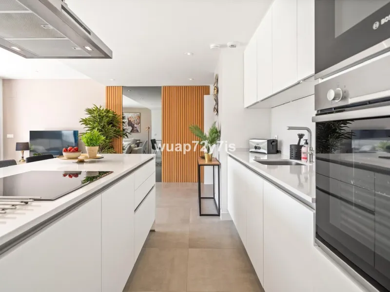 3-Bedroom Apartment with Sea Views & Tourist Licence in OASIS 325 – Estepona