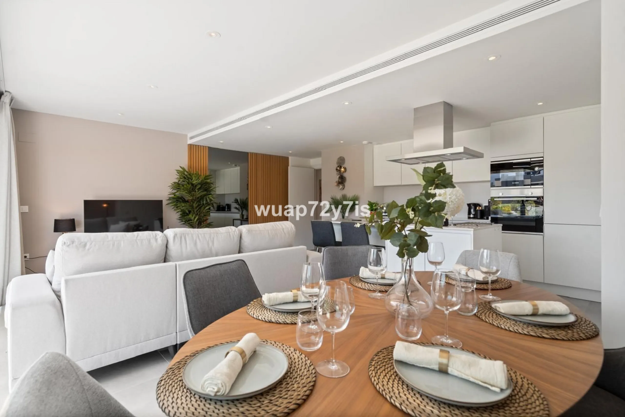 3-Bedroom Apartment with Sea Views & Tourist Licence in OASIS 325 – Estepona