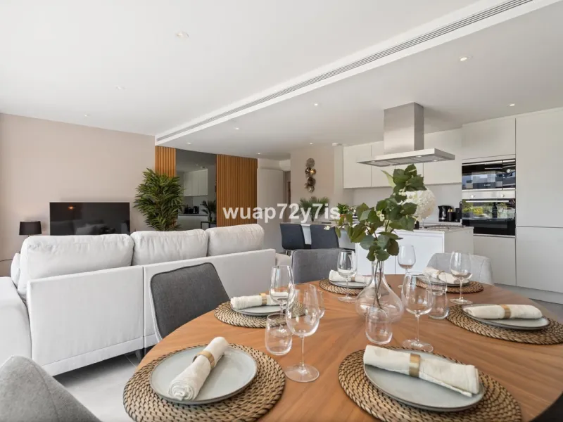 3-Bedroom Apartment with Sea Views & Tourist Licence in OASIS 325 – Estepona