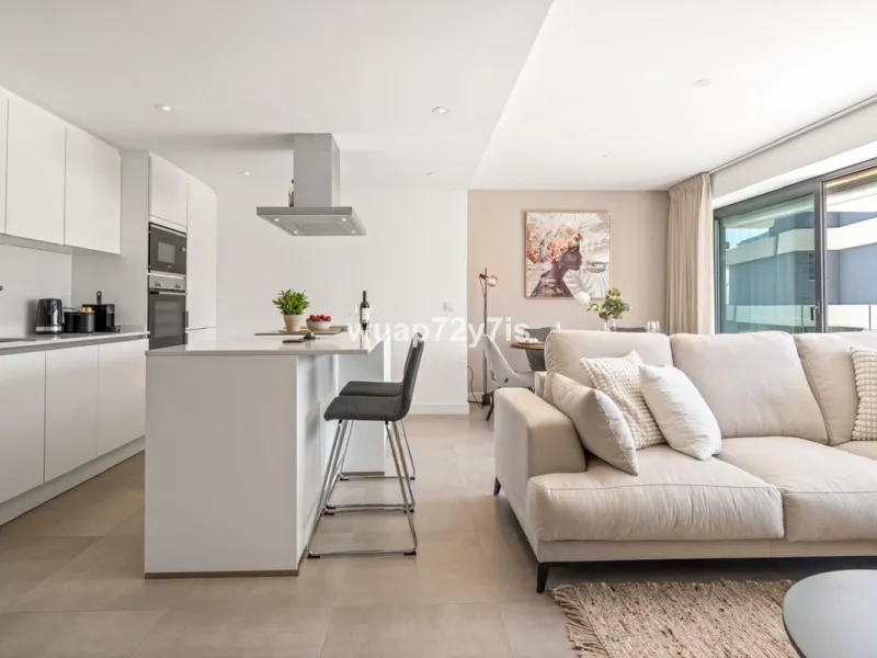 3-Bedroom Apartment with Sea Views & Tourist Licence in OASIS 325 – Estepona