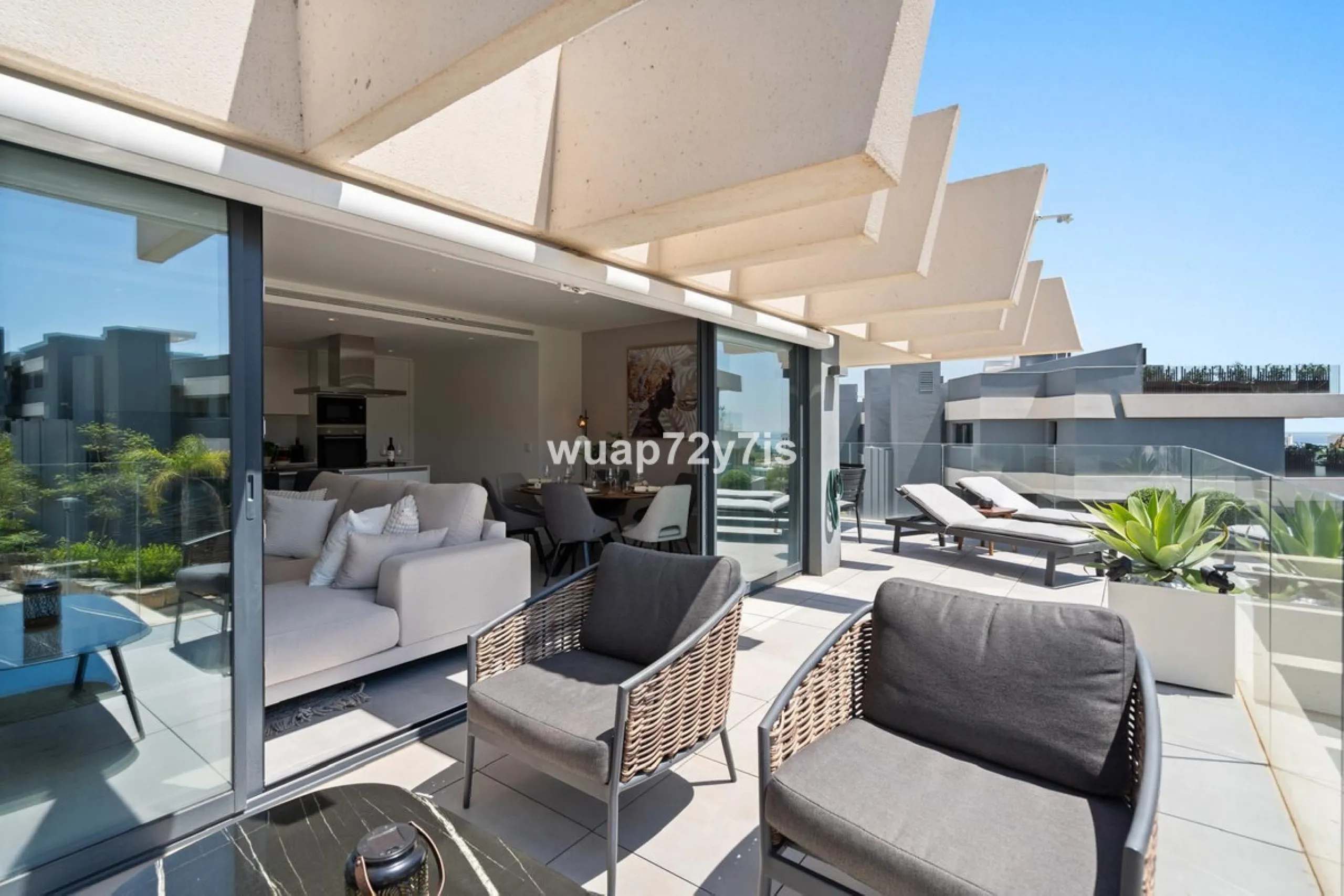 3-Bedroom Apartment with Sea Views & Tourist Licence in OASIS 325 – Estepona