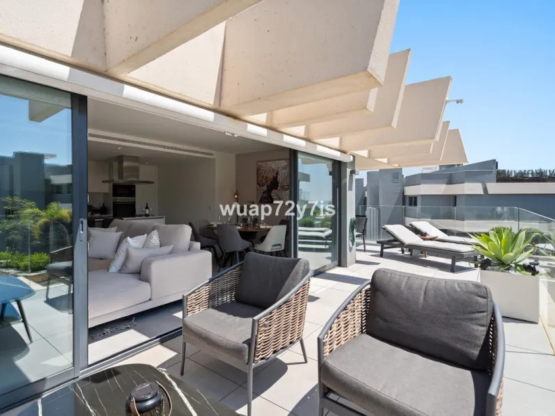 3-Bedroom Apartment with Sea Views & Tourist Licence in OASIS 325 – Estepona