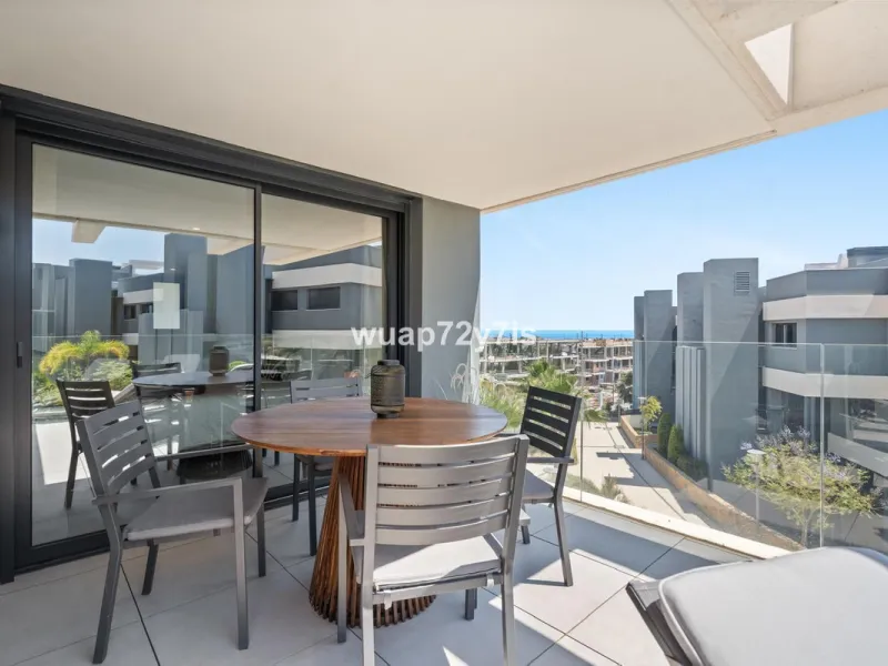 3-Bedroom Apartment with Sea Views & Tourist Licence in OASIS 325 – Estepona