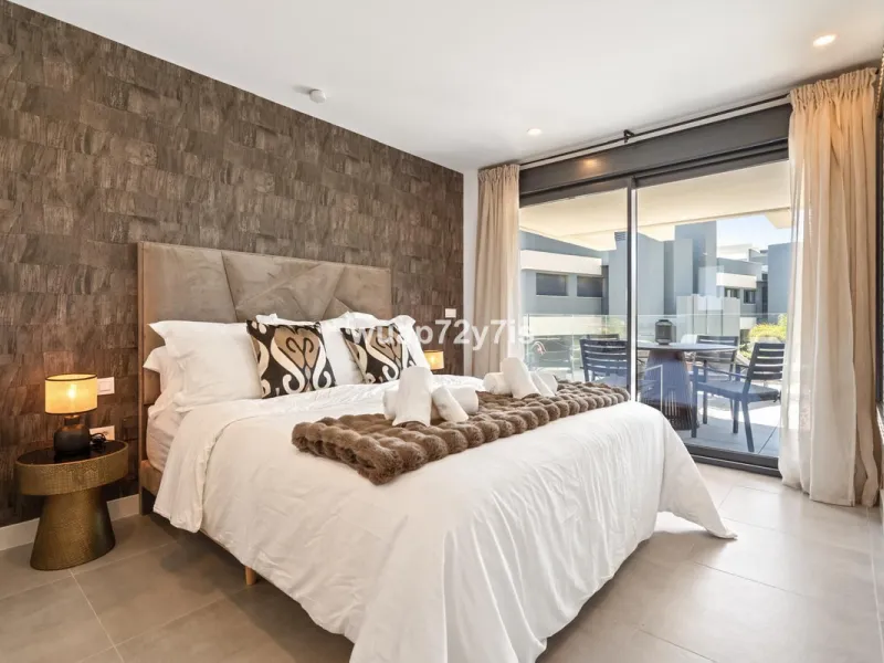 3-Bedroom Apartment with Sea Views & Tourist Licence in OASIS 325 – Estepona