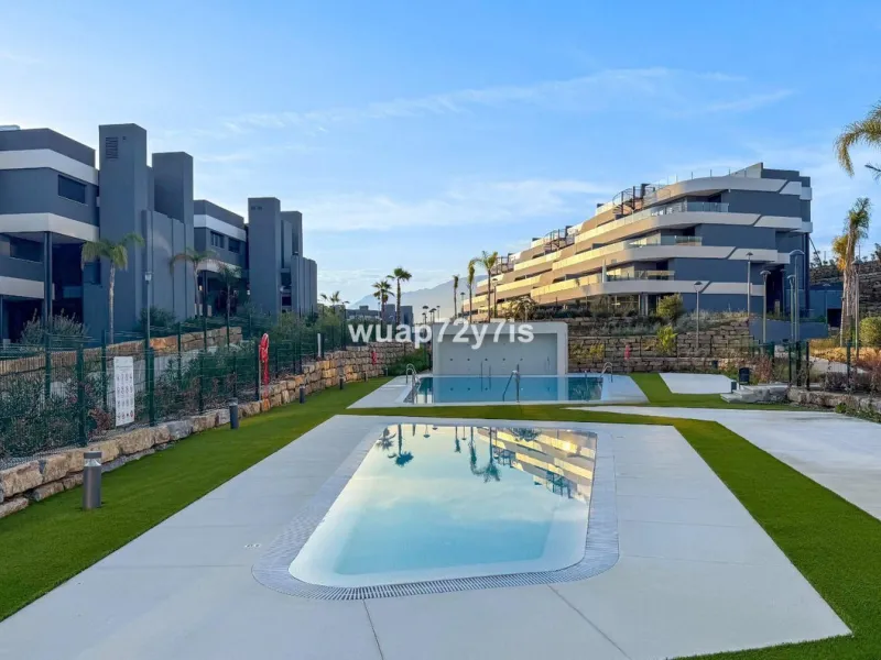 3-Bedroom Apartment with Sea Views & Tourist Licence in OASIS 325 – Estepona