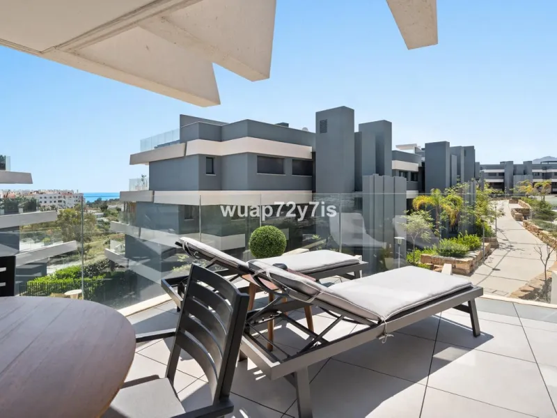 3-Bedroom Apartment with Sea Views & Tourist Licence in OASIS 325 – Estepona