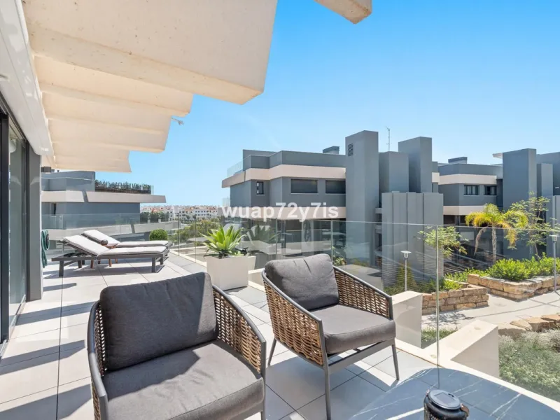 3-Bedroom Apartment with Sea Views & Tourist Licence in OASIS 325 – Estepona