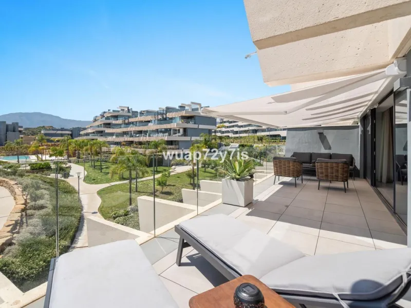 3-Bedroom Apartment with Sea Views & Tourist Licence in OASIS 325 – Estepona
