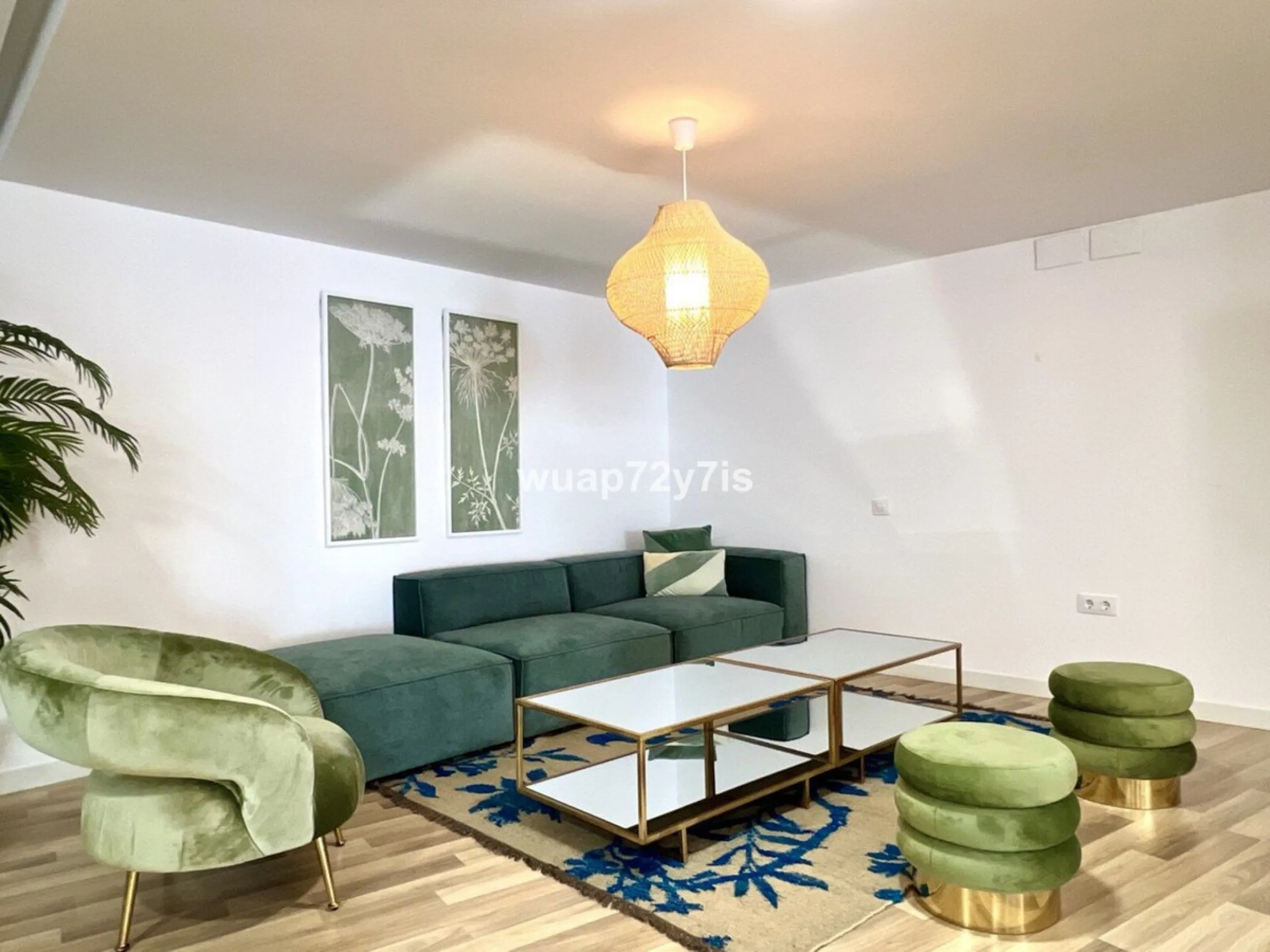 Located in the prestigious The Edge development, on the seafront of Estepona's exclusive New Golden Mile, this elegant flat is part of one of the most modern and sought-after residential complexes on the Costa del Sol. The surroundings offer privacy, cont