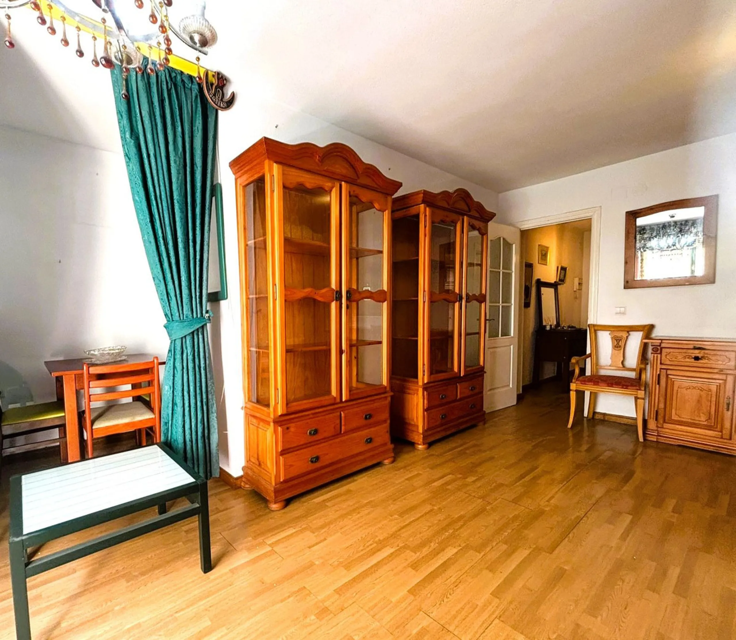 Living close to the sea is a feeling that is hard to describe… but this apartment in Marbella captures it from the very first moment.