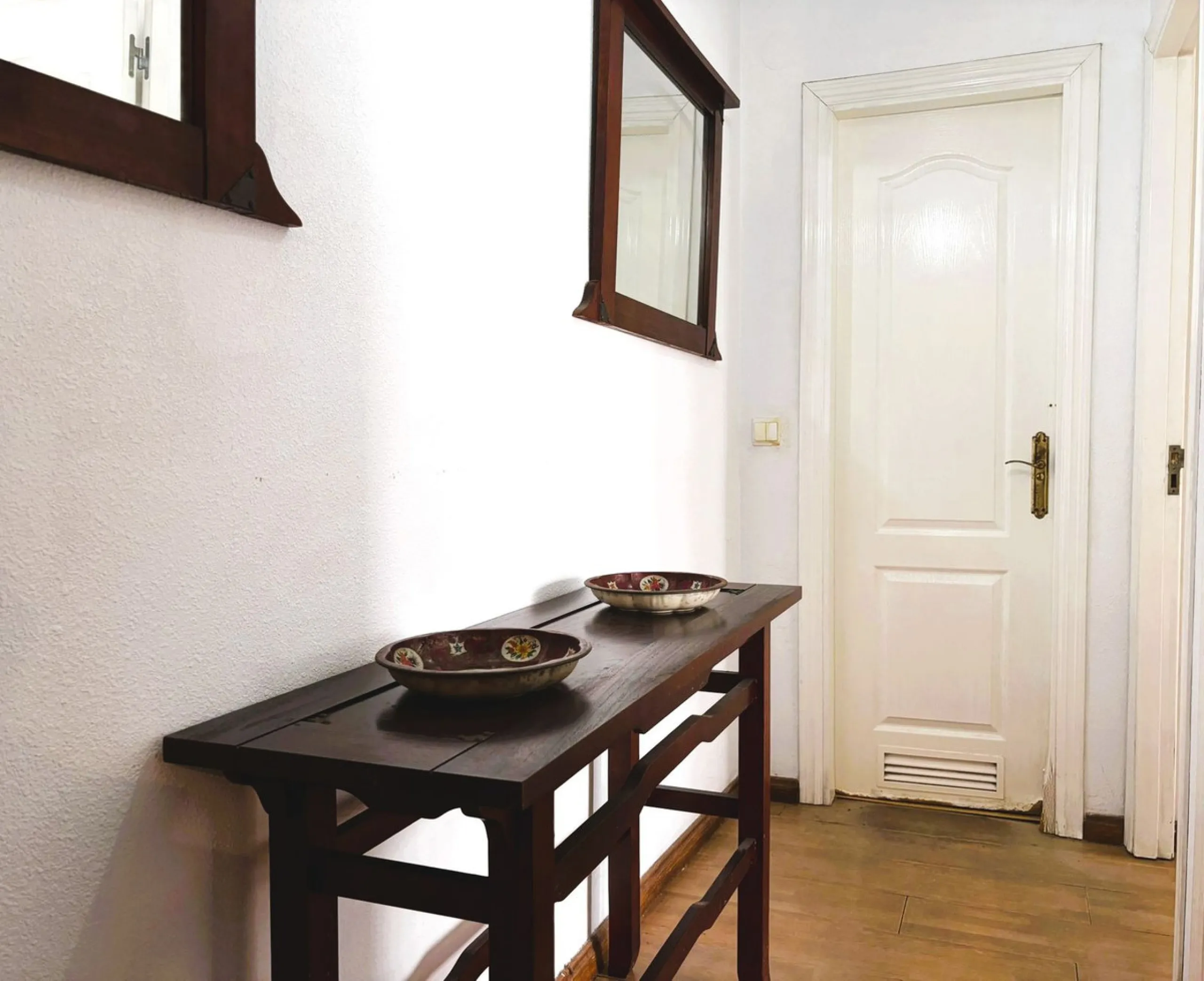 Living close to the sea is a feeling that is hard to describe… but this apartment in Marbella captures it from the very first moment.