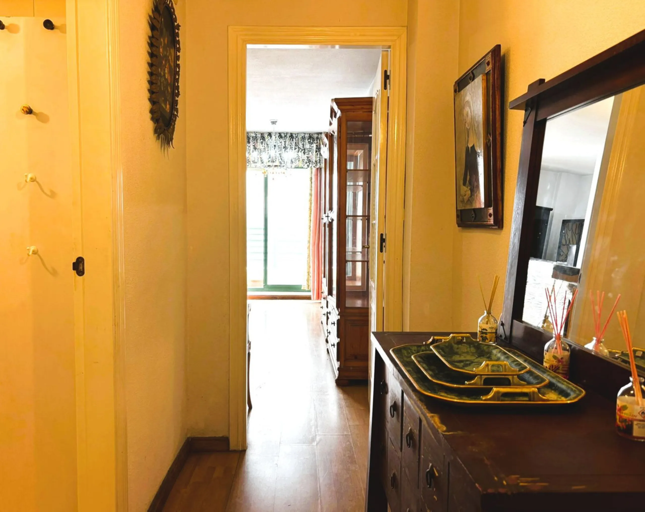 Living close to the sea is a feeling that is hard to describe… but this apartment in Marbella captures it from the very first moment.