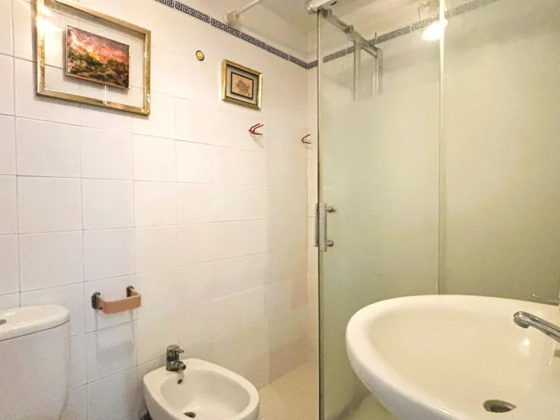 Living close to the sea is a feeling that is hard to describe… but this apartment in Marbella captures it from the very first moment.