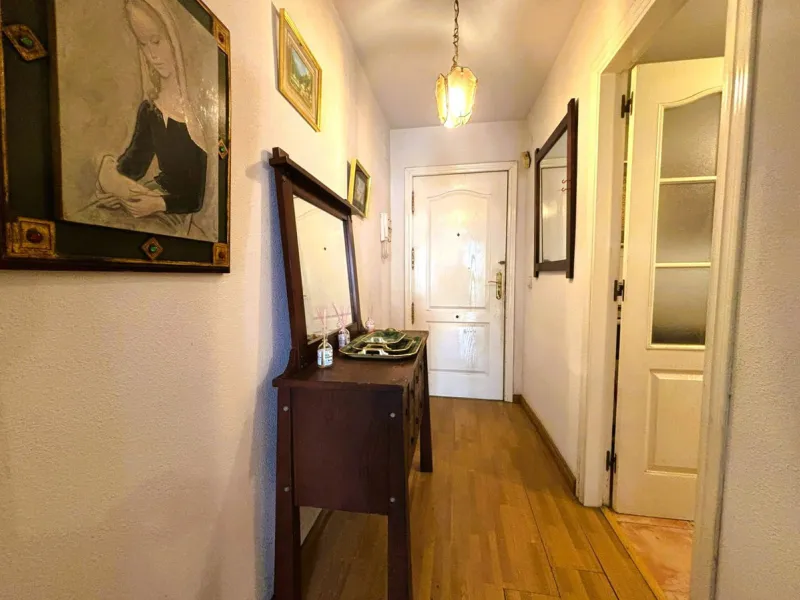 Living close to the sea is a feeling that is hard to describe… but this apartment in Marbella captures it from the very first moment.