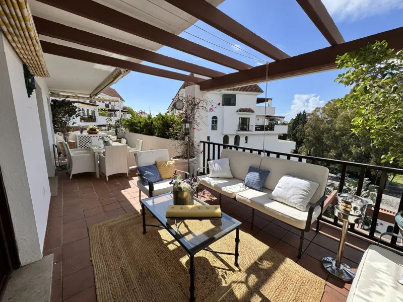 Located in the sought after Coto Real on the prestigious Marbella Golden Mile, this charming 2-bedroom, 2-bathroom apartment offers privacy, tranquility, and excellent potential in one of Marbella's most established gated communities.