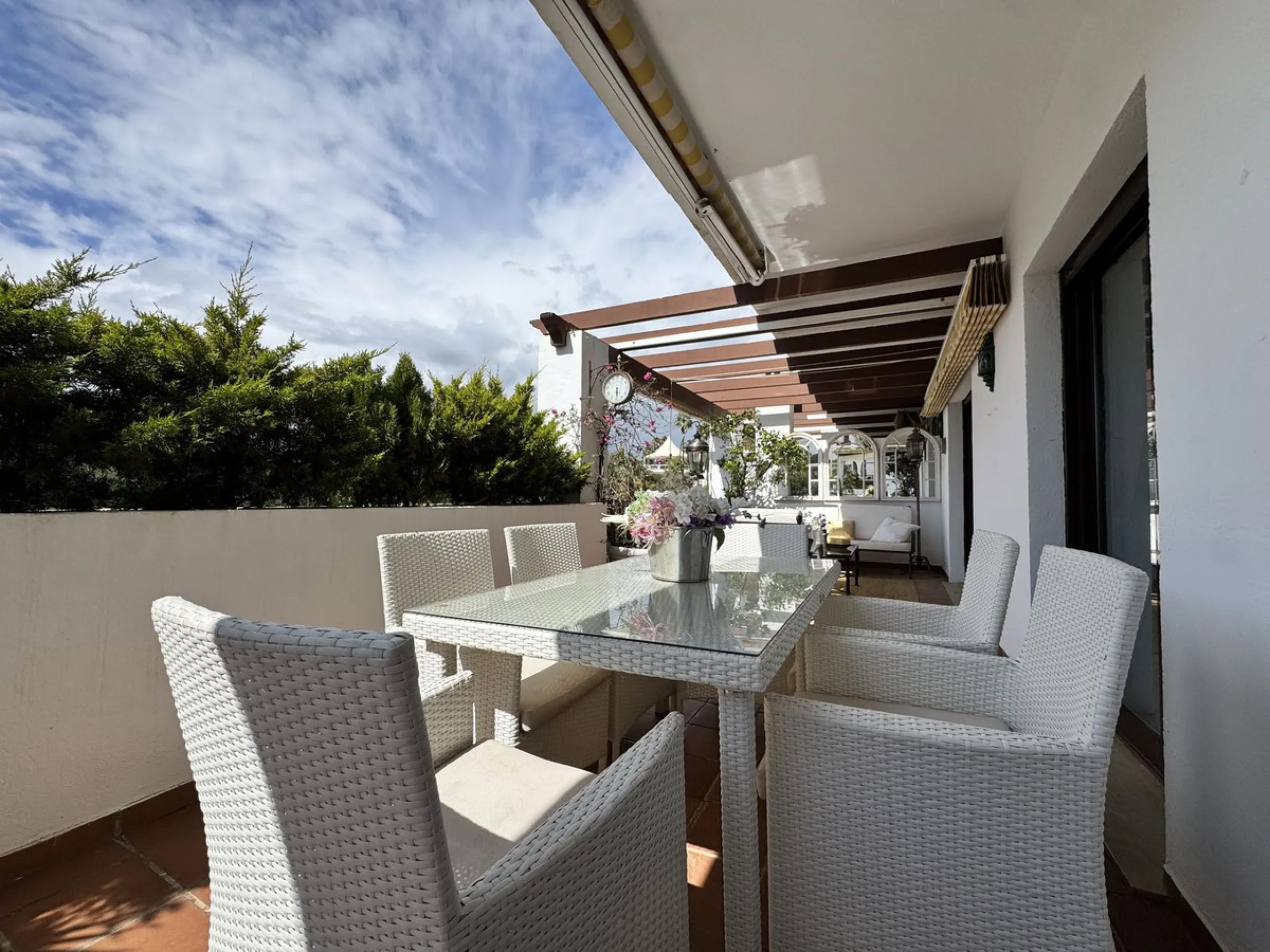Located in the sought after Coto Real on the prestigious Marbella Golden Mile, this charming 2-bedroom, 2-bathroom apartment offers privacy, tranquility, and excellent potential in one of Marbella's most established gated communities.