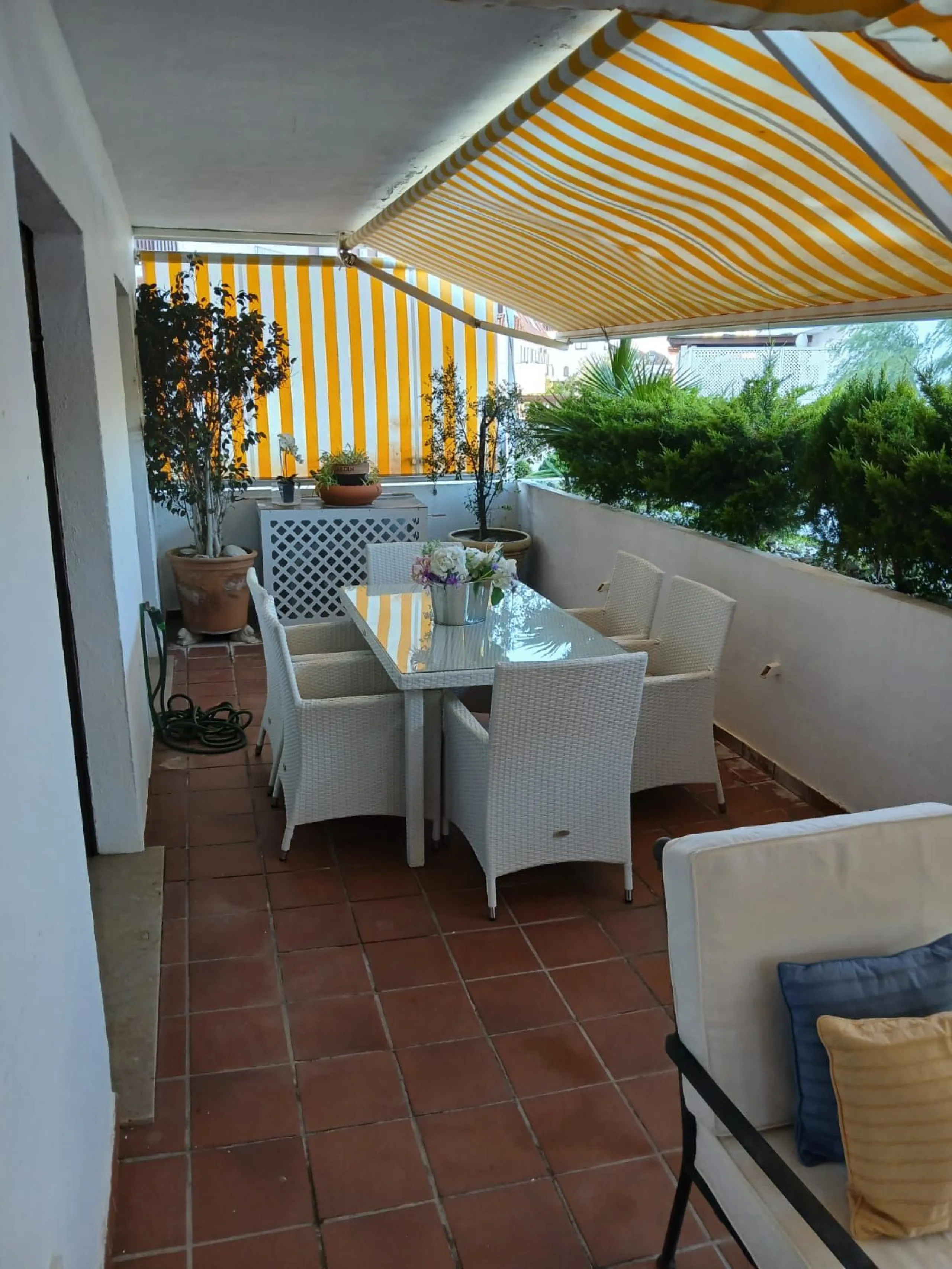 Located in the sought after Coto Real on the prestigious Marbella Golden Mile, this charming 2-bedroom, 2-bathroom apartment offers privacy, tranquility, and excellent potential in one of Marbella's most established gated communities.