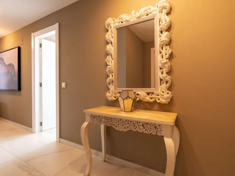 A contemporary penthouse with sweeping sea views, set just above the beach and promenade in Carvajal, Fuengirola. Designed with clean lines and generous outdoor space, it offers both modern comfort and a coastal lifestyle to enjoy all year.