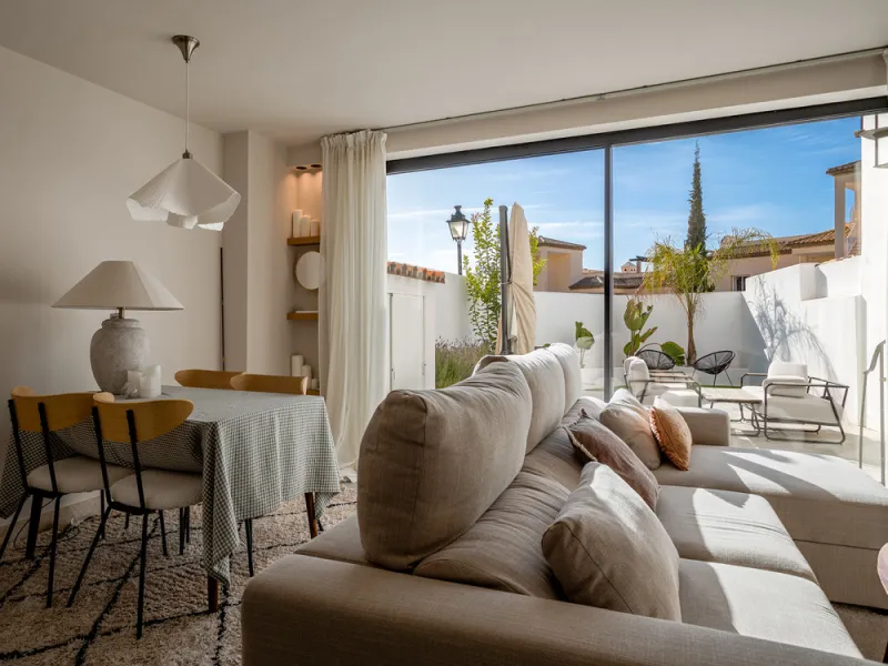 House - Townhouse в продаже в Marbella, Málaga. В доме 2 спален и 2 ванных комнат. Площадь дома 140 м²