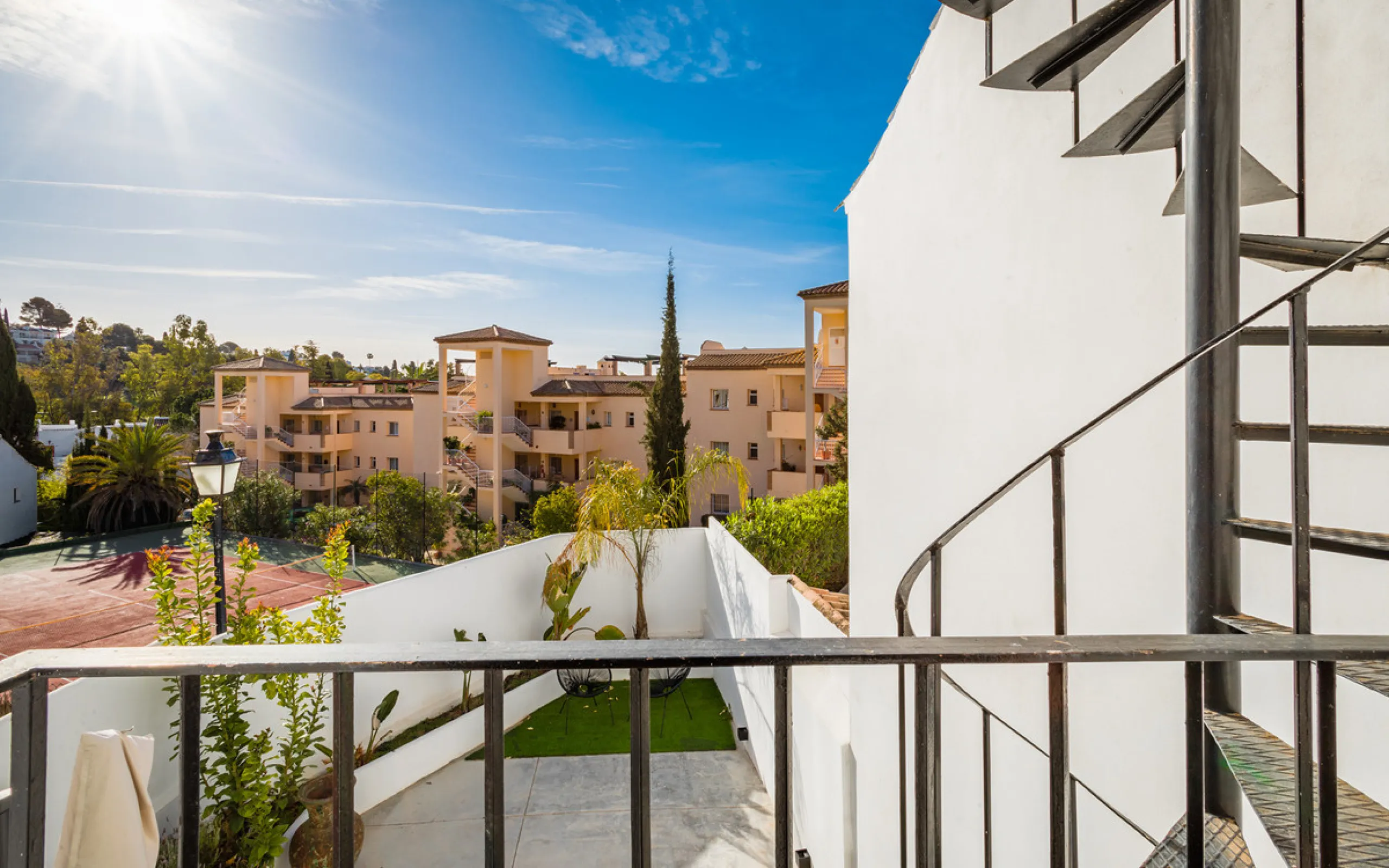 House - Townhouse в продаже в Marbella, Málaga. В доме 2 спален и 2 ванных комнат. Площадь дома 140 м²