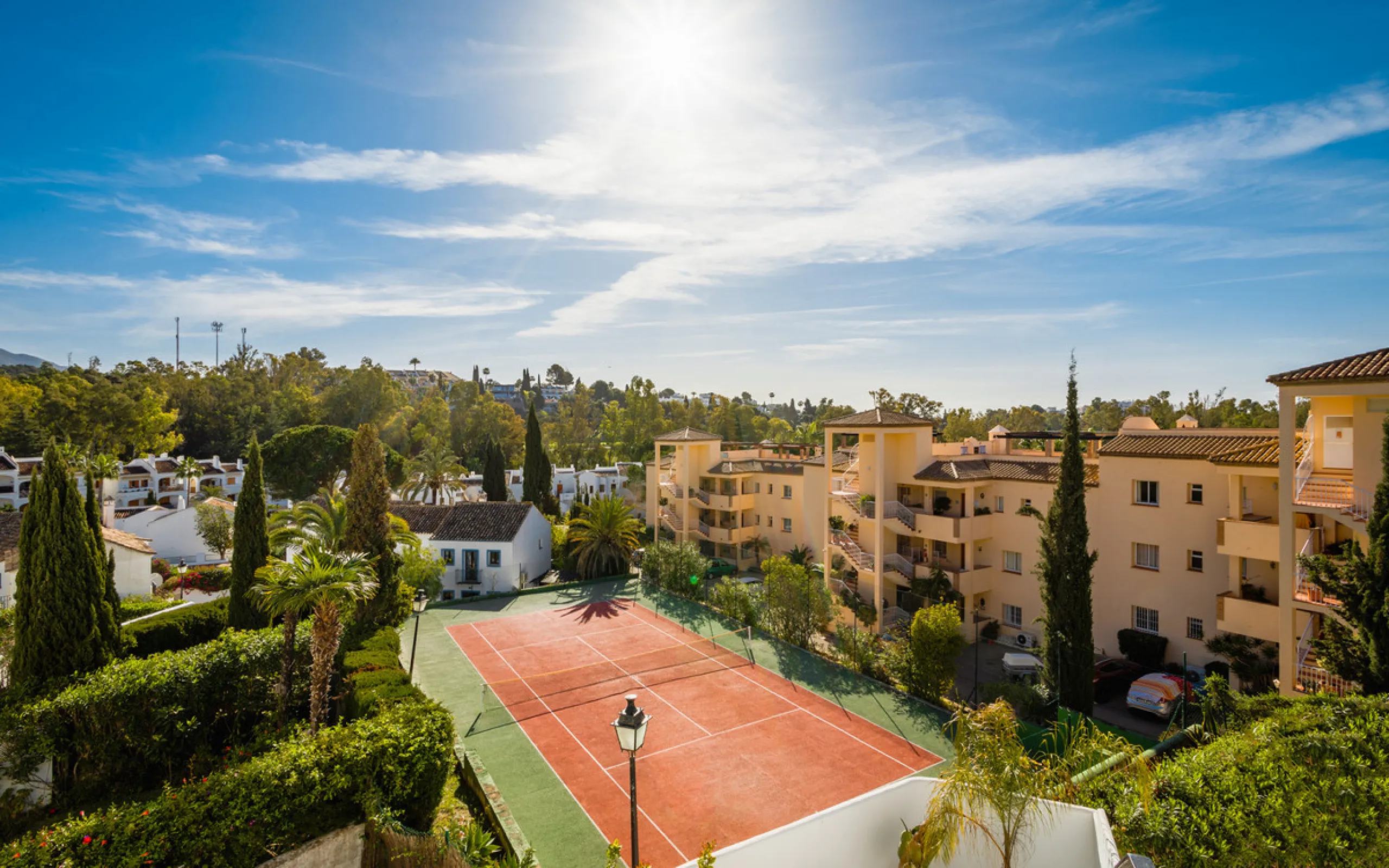 House - Townhouse в продаже в Marbella, Málaga. В доме 2 спален и 2 ванных комнат. Площадь дома 140 м²