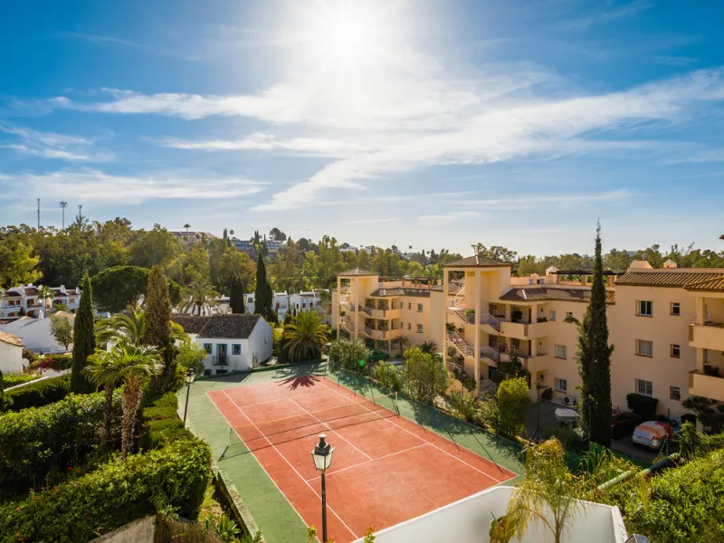 House - Townhouse в продаже в Marbella, Málaga. В доме 2 спален и 2 ванных комнат. Площадь дома 140 м²
