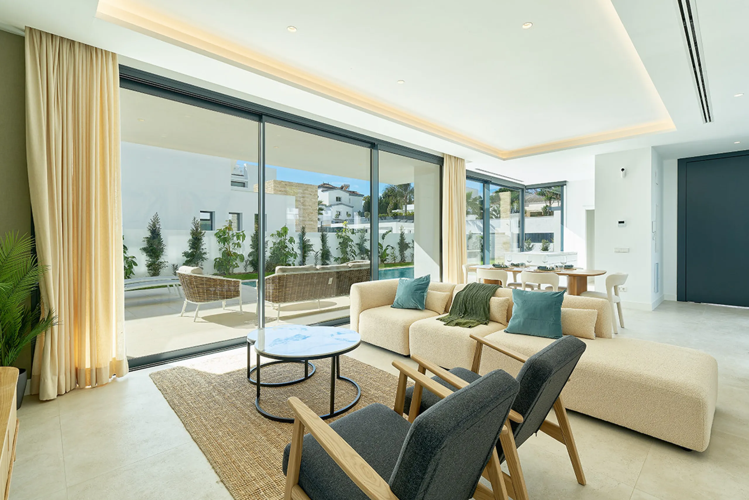 Located in the established residential area of Monte Biarritz, these two contemporary neighbouring villas offer modern Mediterranean living in a quiet yet highly connected setting between Marbella and Estepona. Designed with clean architectural lines and 