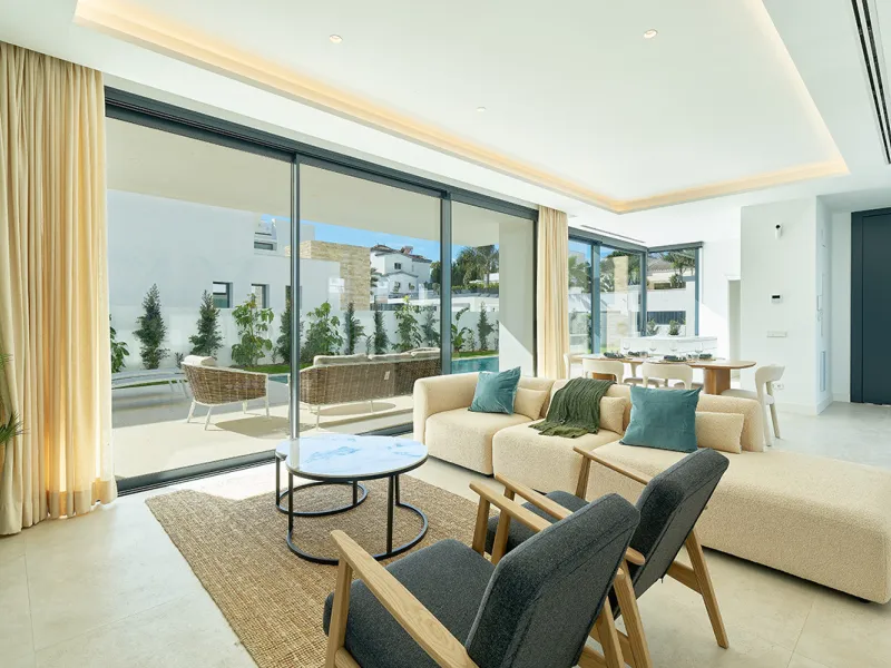 Located in the established residential area of Monte Biarritz, these two contemporary neighbouring villas offer modern Mediterranean living in a quiet yet highly connected setting between Marbella and Estepona. Designed with clean architectural lines and 