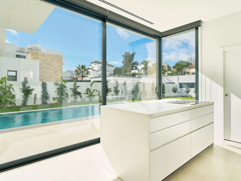 Located in the established residential area of Monte Biarritz, these two contemporary neighbouring villas offer modern Mediterranean living in a quiet yet highly connected setting between Marbella and Estepona. Designed with clean architectural lines and 