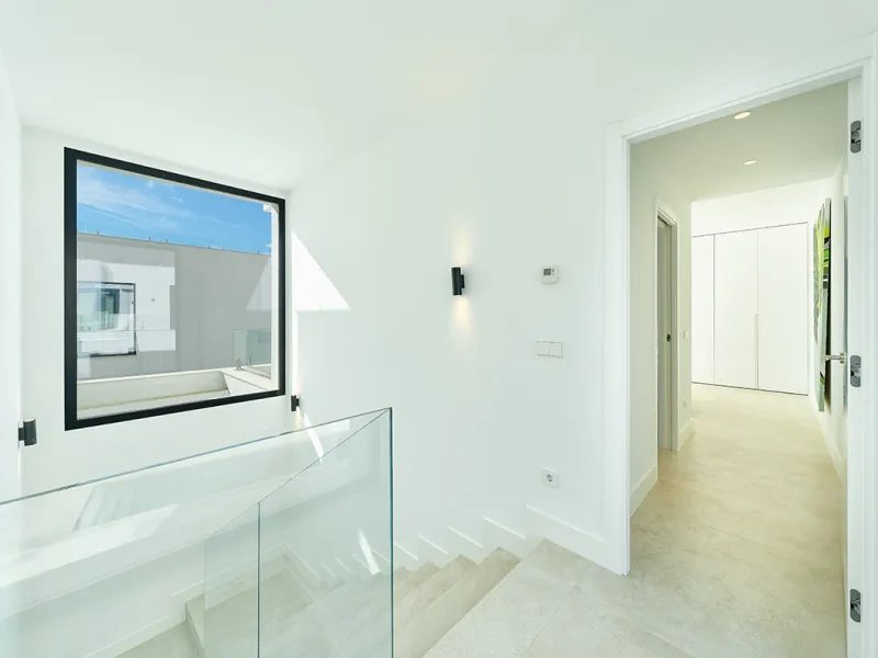 Located in the established residential area of Monte Biarritz, these two contemporary neighbouring villas offer modern Mediterranean living in a quiet yet highly connected setting between Marbella and Estepona. Designed with clean architectural lines and 