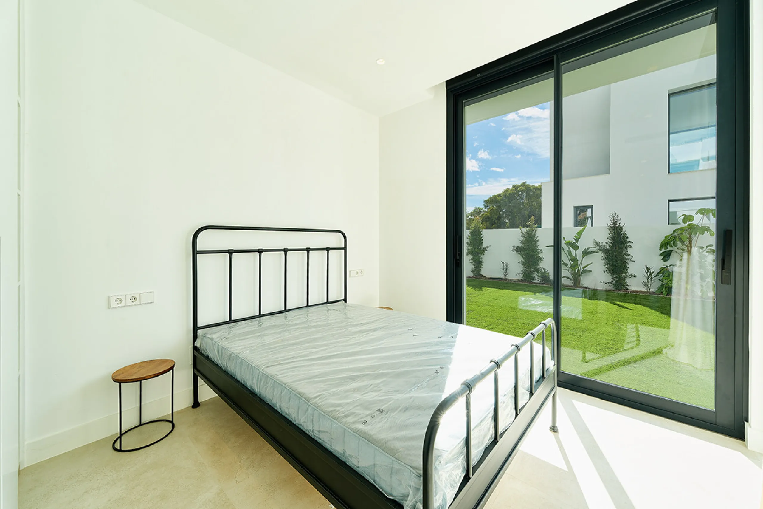 Located in the established residential area of Monte Biarritz, these two contemporary neighbouring villas offer modern Mediterranean living in a quiet yet highly connected setting between Marbella and Estepona. Designed with clean architectural lines and 
