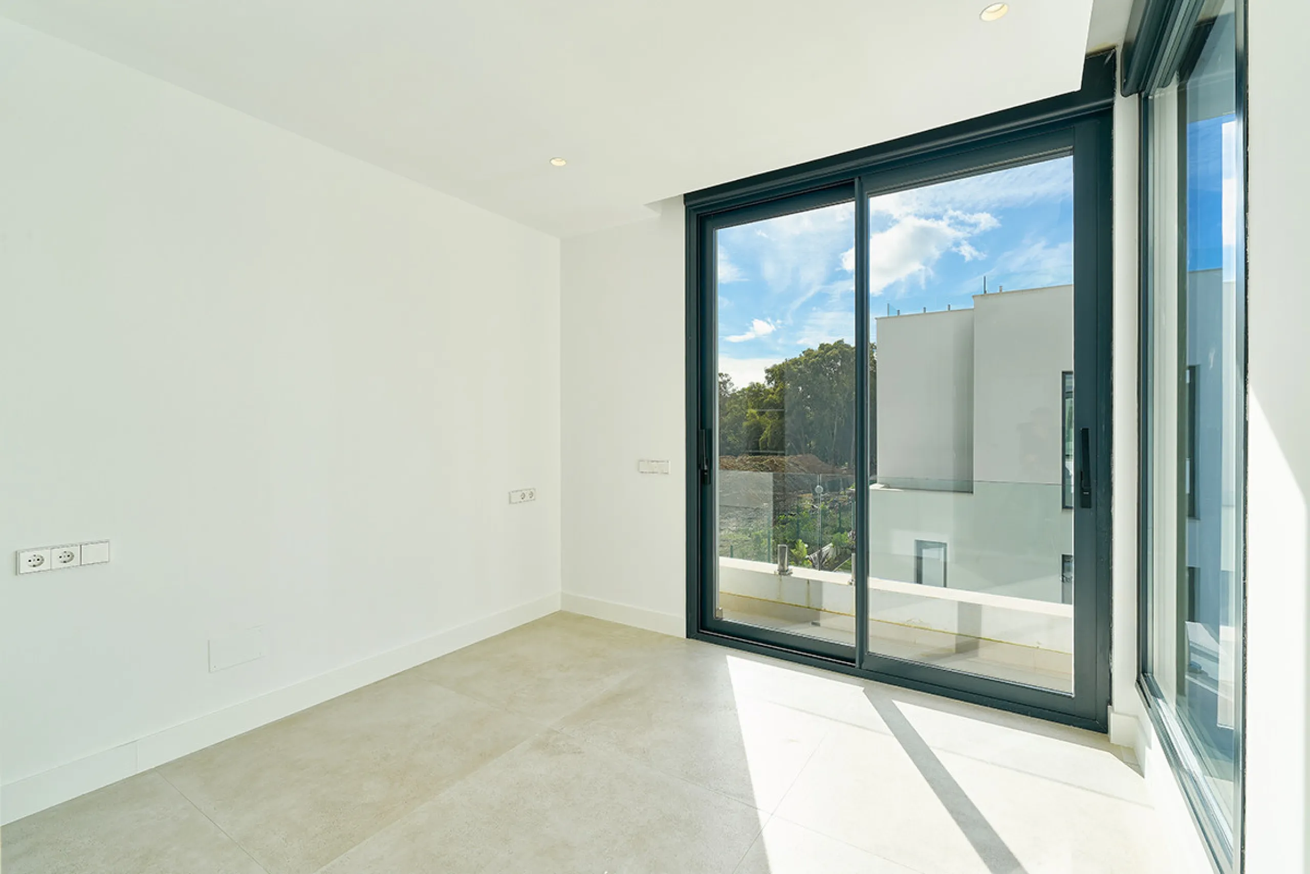 Located in the established residential area of Monte Biarritz, these two contemporary neighbouring villas offer modern Mediterranean living in a quiet yet highly connected setting between Marbella and Estepona. Designed with clean architectural lines and 