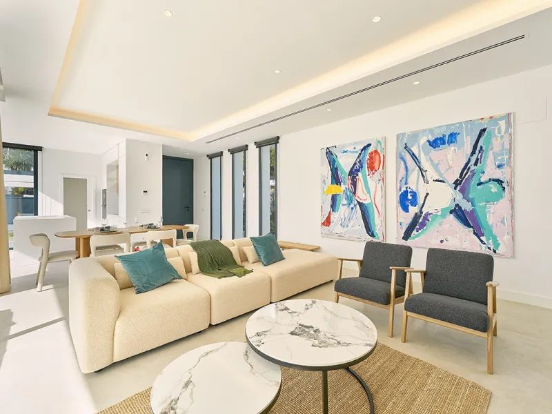 Located in the established residential area of Monte Biarritz, these two contemporary neighbouring villas offer modern Mediterranean living in a quiet yet highly connected setting between Marbella and Estepona. Designed with clean architectural lines and 