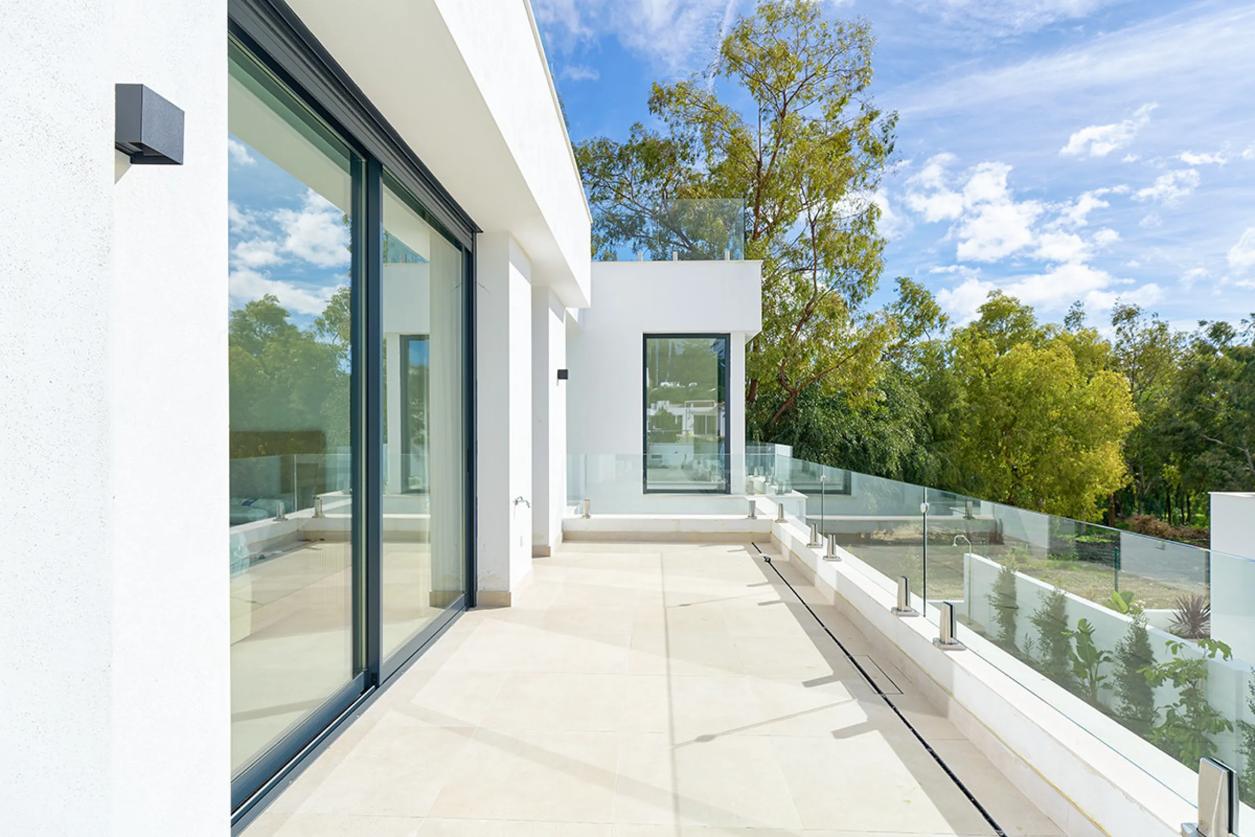 Located in the established residential area of Monte Biarritz, these two contemporary neighbouring villas offer modern Mediterranean living in a quiet yet highly connected setting between Marbella and Estepona. Designed with clean architectural lines and 