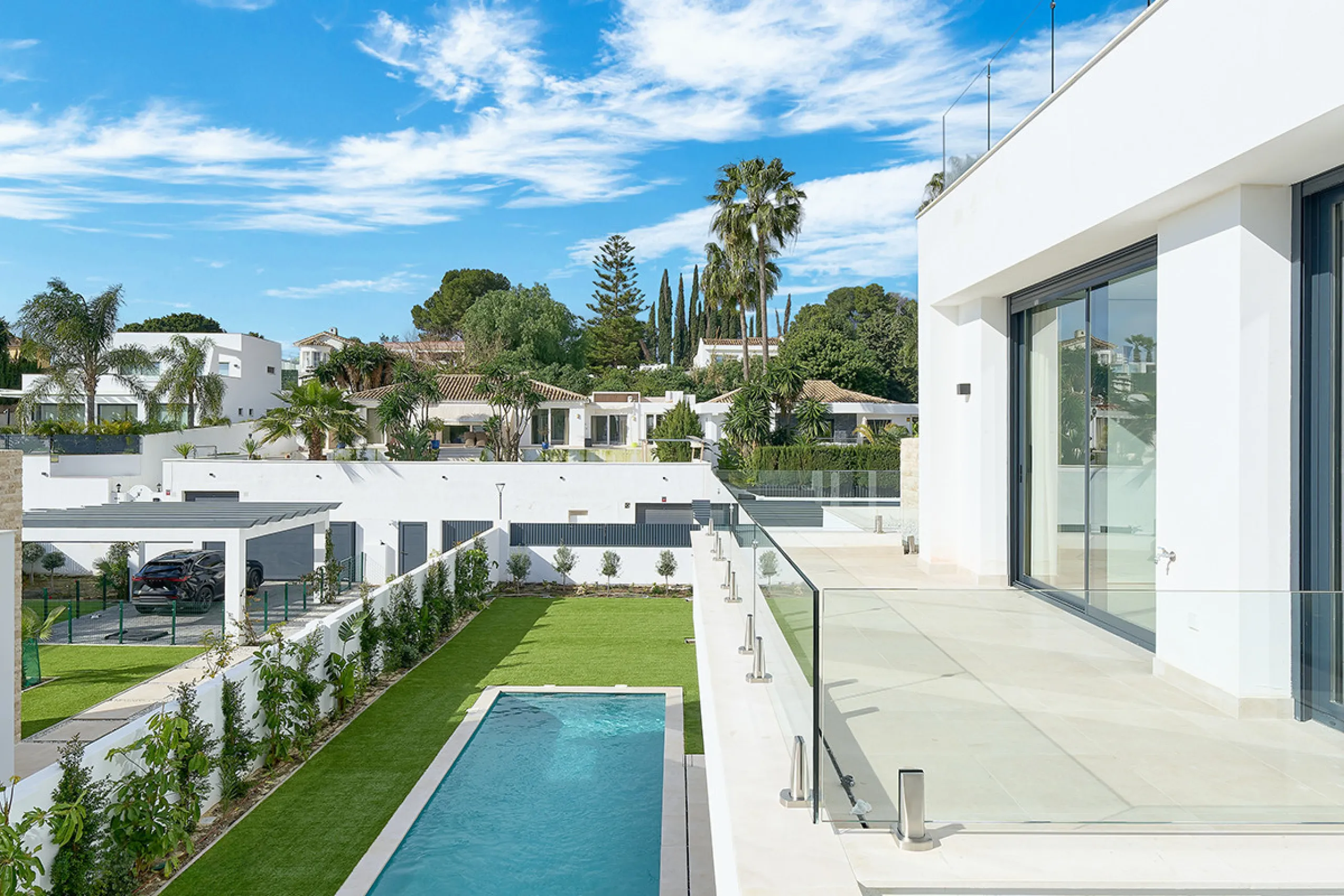 Located in the established residential area of Monte Biarritz, these two contemporary neighbouring villas offer modern Mediterranean living in a quiet yet highly connected setting between Marbella and Estepona. Designed with clean architectural lines and 