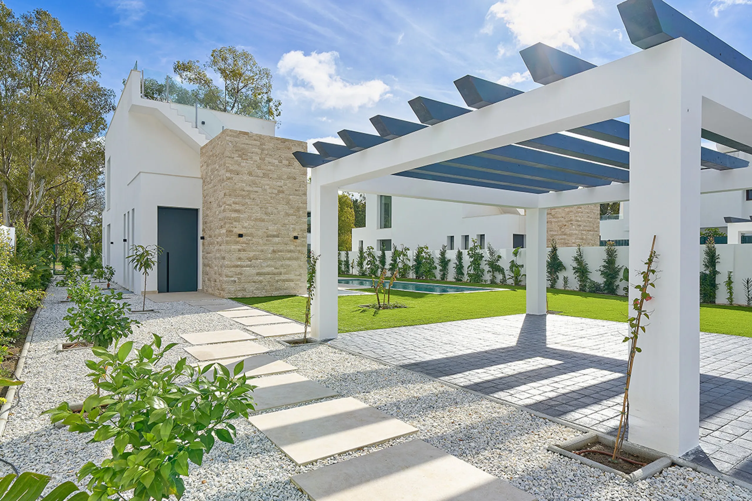 Located in the established residential area of Monte Biarritz, these two contemporary neighbouring villas offer modern Mediterranean living in a quiet yet highly connected setting between Marbella and Estepona. Designed with clean architectural lines and 