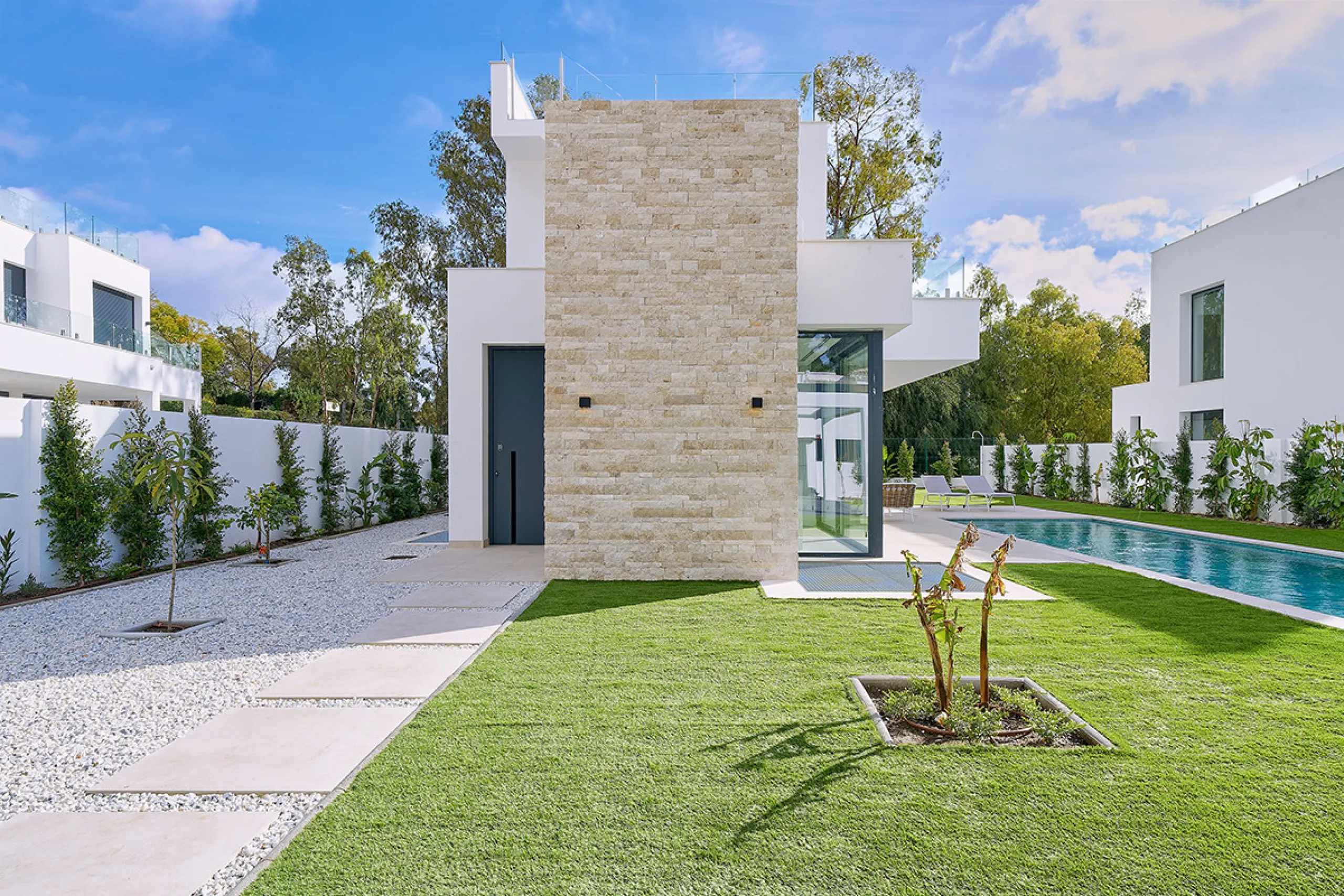 Located in the established residential area of Monte Biarritz, these two contemporary neighbouring villas offer modern Mediterranean living in a quiet yet highly connected setting between Marbella and Estepona. Designed with clean architectural lines and 