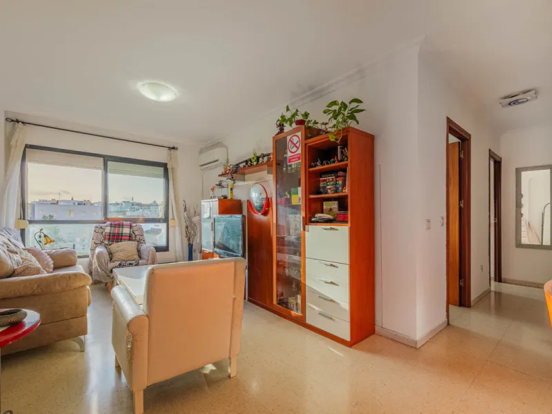 Apartment - Penthouse в продаже в Málaga, Málaga. В доме 3 спален и 1 ванных комнат. Площадь дома 83 м²