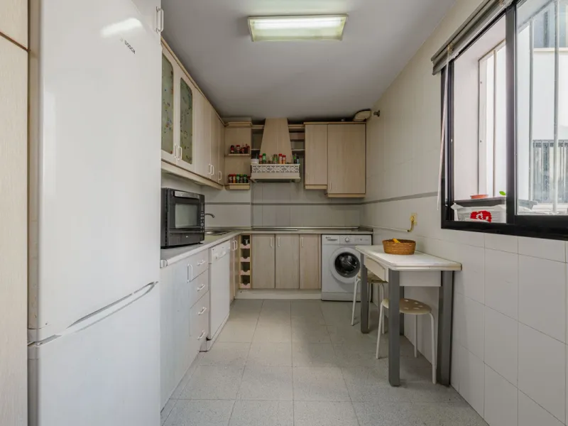 Apartment - Penthouse в продаже в Málaga, Málaga. В доме 3 спален и 1 ванных комнат. Площадь дома 83 м²