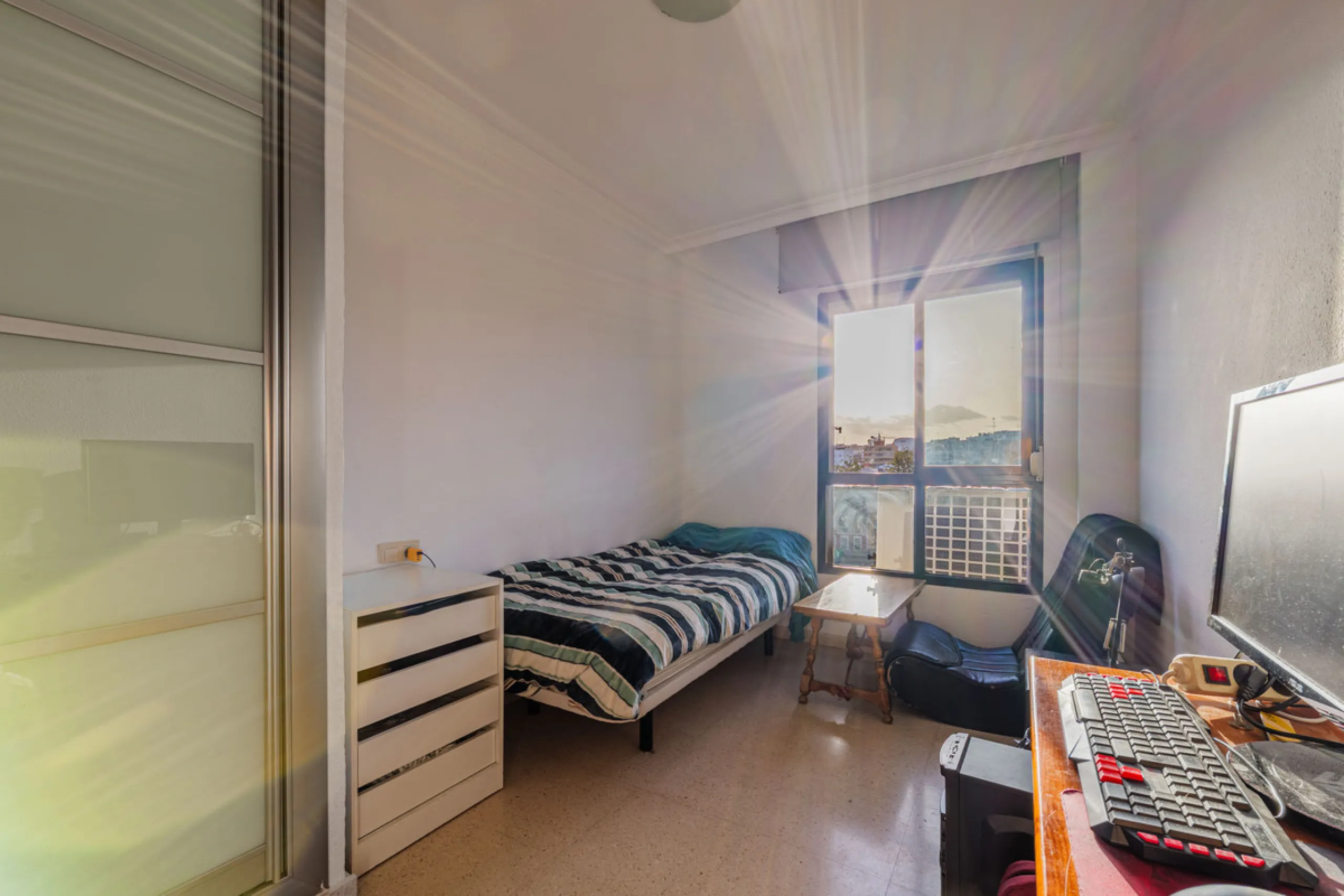 Apartment - Penthouse в продаже в Málaga, Málaga. В доме 3 спален и 1 ванных комнат. Площадь дома 83 м²